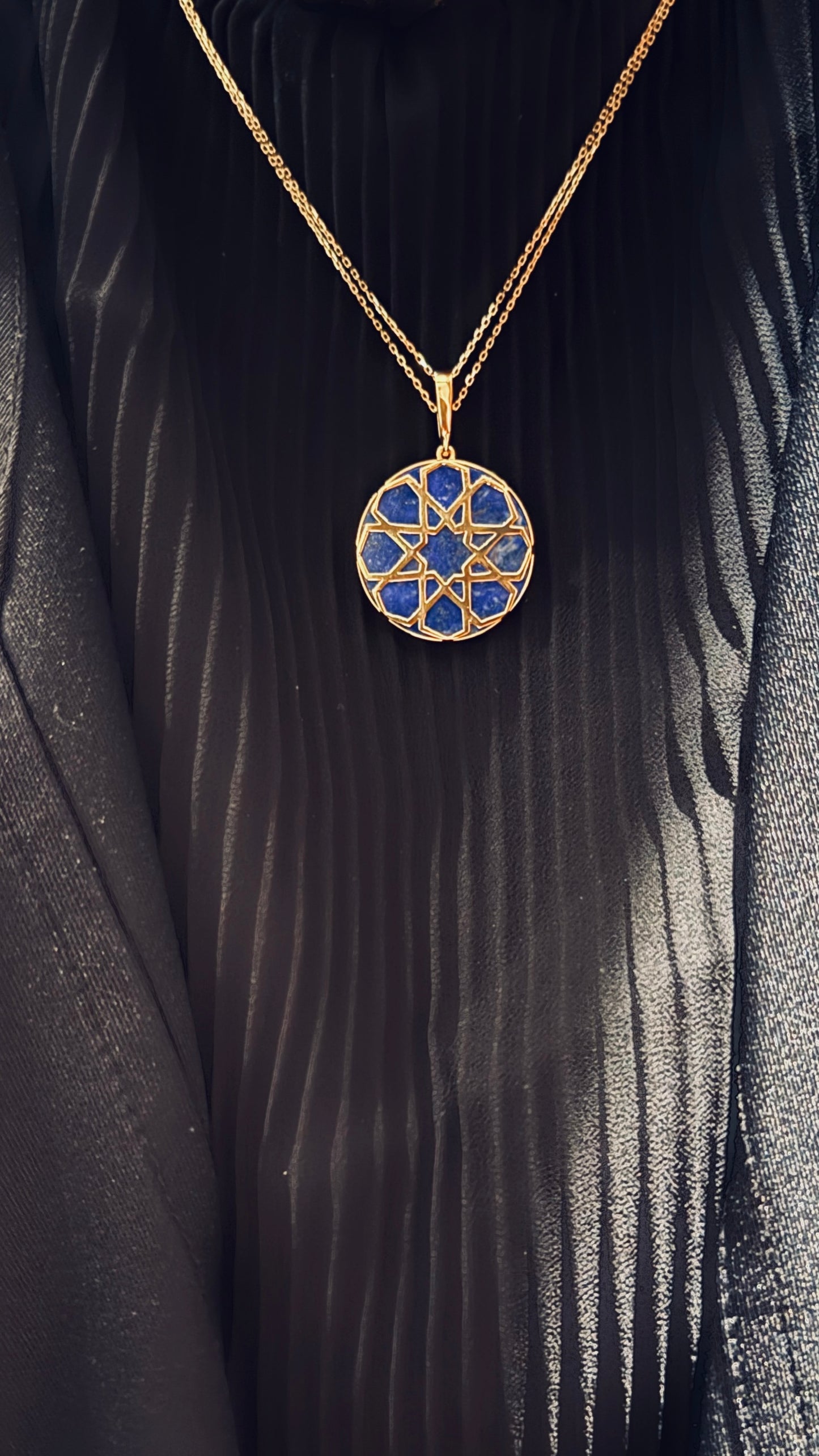 Arabie Long necklace 18k Gold with lapis Lazuli