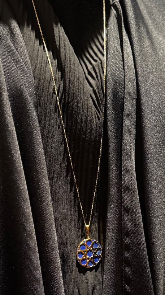 Arabie Long necklace 18k Gold with lapis Lazuli
