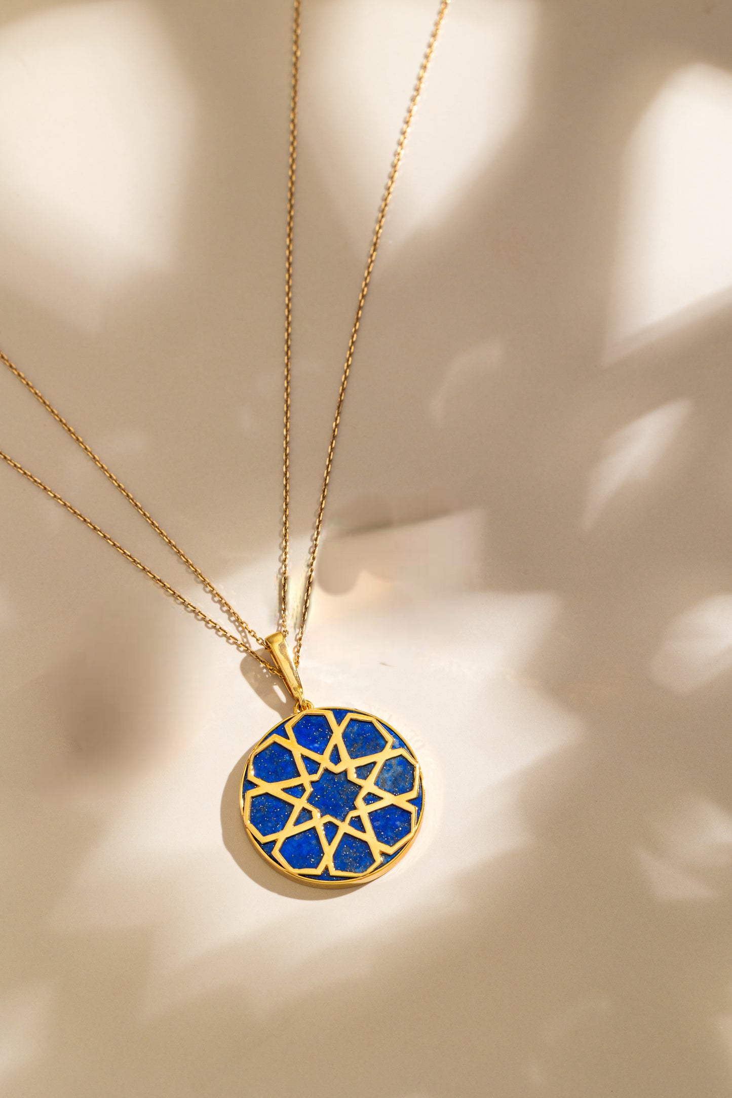 Arabie Long necklace 18k Gold with lapis Lazuli