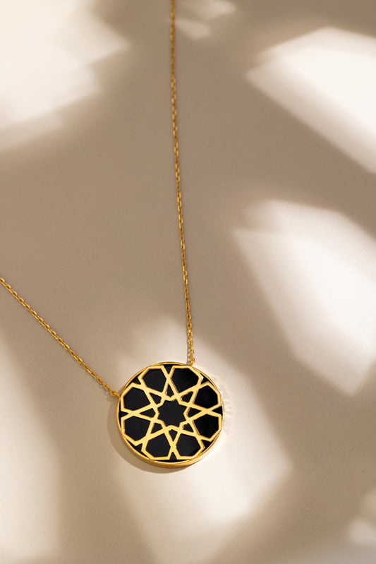 Arabie Necklace crafted in 18k yellow gold with black onyx stone